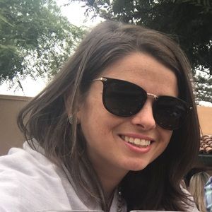 Meet your Posher, Caitlin